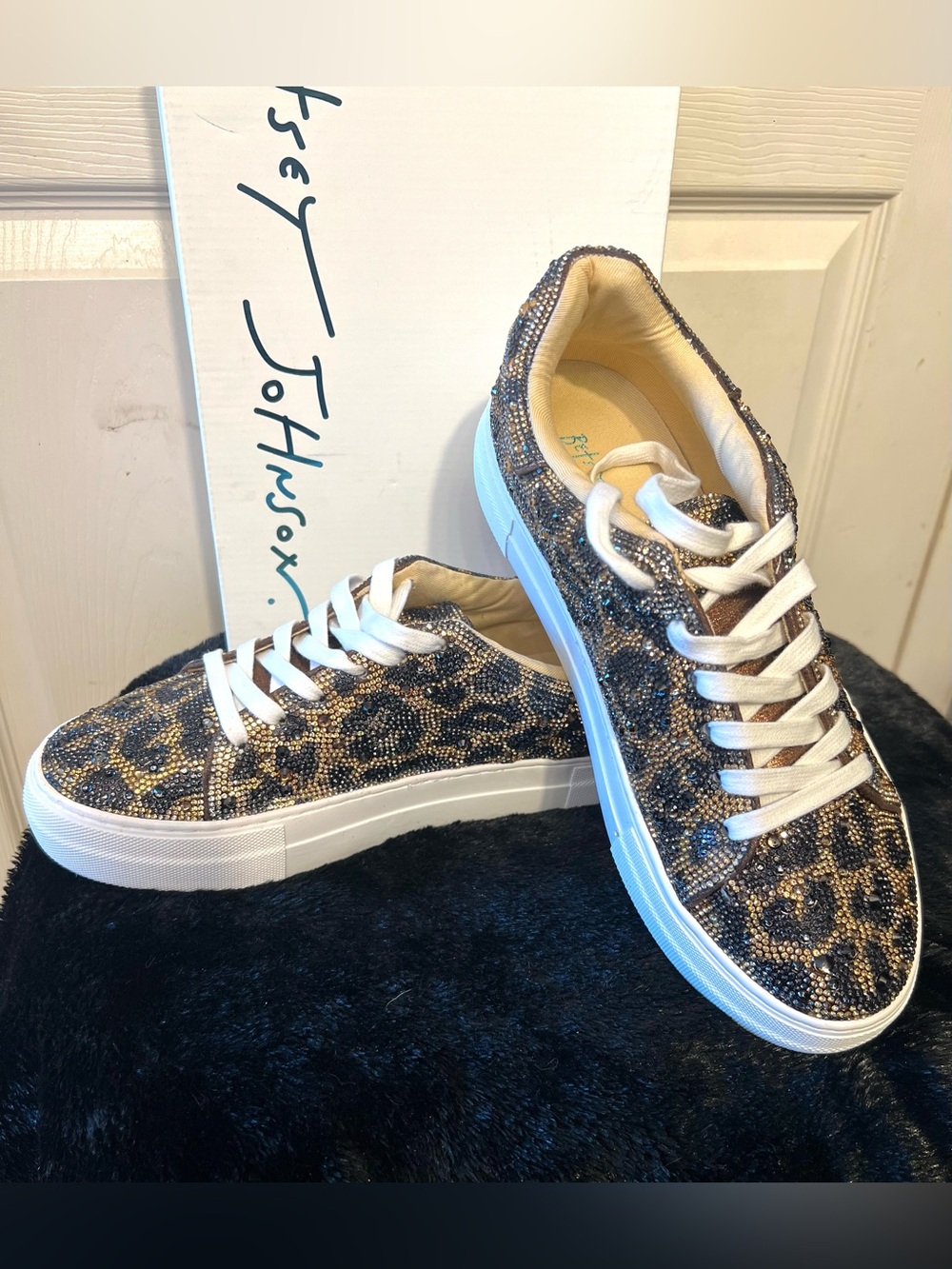 đBetsey Johnson Sidny Leopard Rhinestone Embellished Platform Sneakers-NIB-SZ 10 - Picture 11 of 15